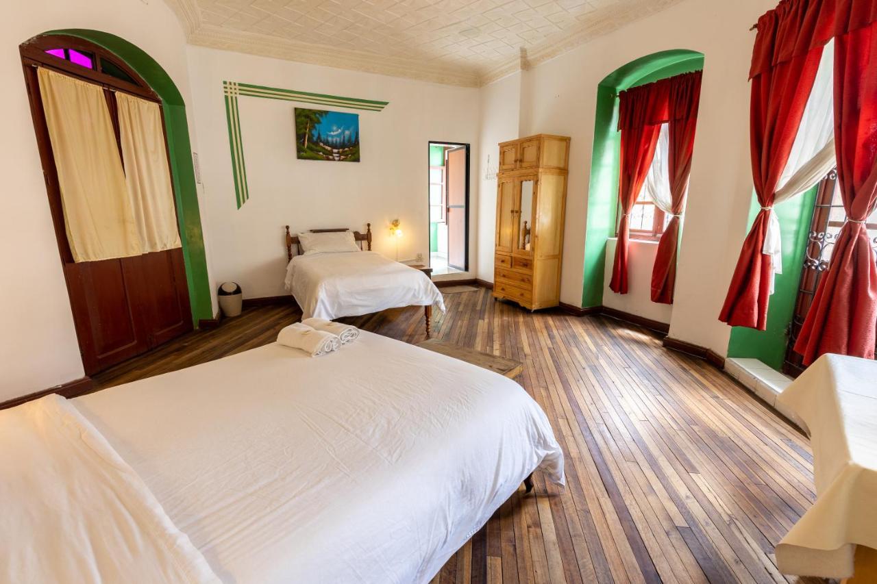 Hotel Vibes Aurik à Quito Extérieur photo